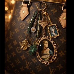 NEW VICTORIAN QUEEN CROWN TEGAL ART CAMEO PURSE BAG CHARM KEYCHAIN LV READY!